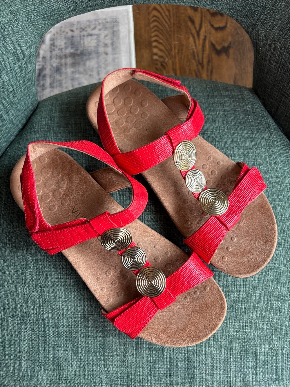Vionic Farra II Women’s Red T-Strap adjustable Comfort Sandals Sz 9 vacation EUC